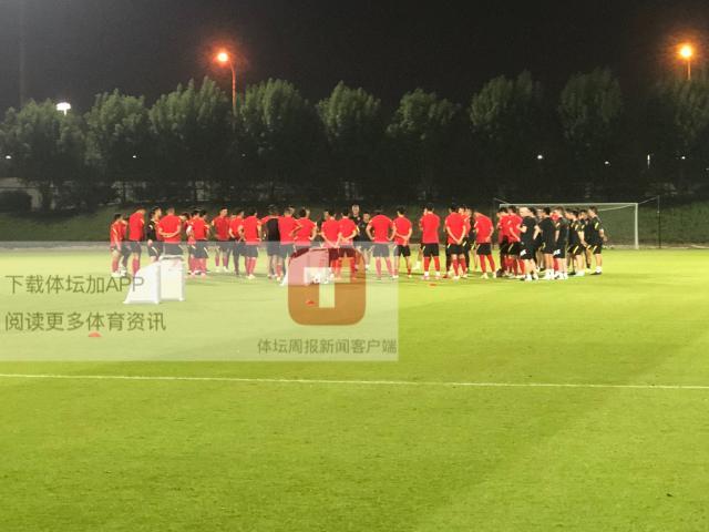 1630803877934040770.jpeg 九游娱乐-国足全员出勤备战中日大战 李铁与池忠国单独交流
