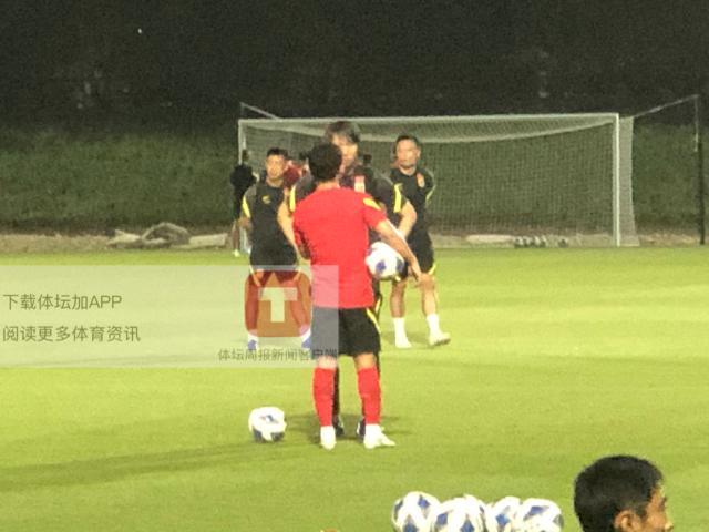 1630808558279039961.jpeg 九游娱乐-国足全员出勤备战中日大战 李铁与池忠国单独交流